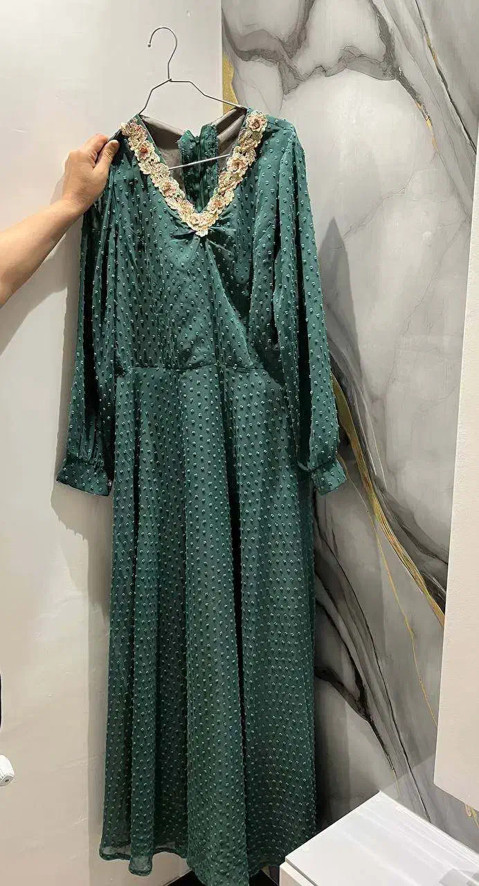 لباس مجلسی|لباس|رزن, |دیوار