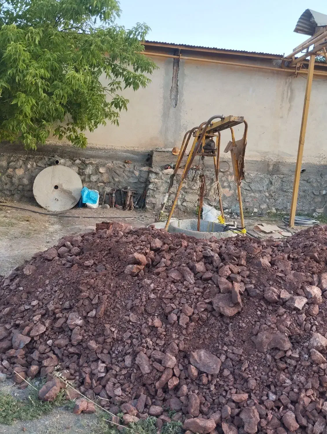 مغنی چاه آب|خدمات پیشه و مهارت|تویسرکان, |دیوار