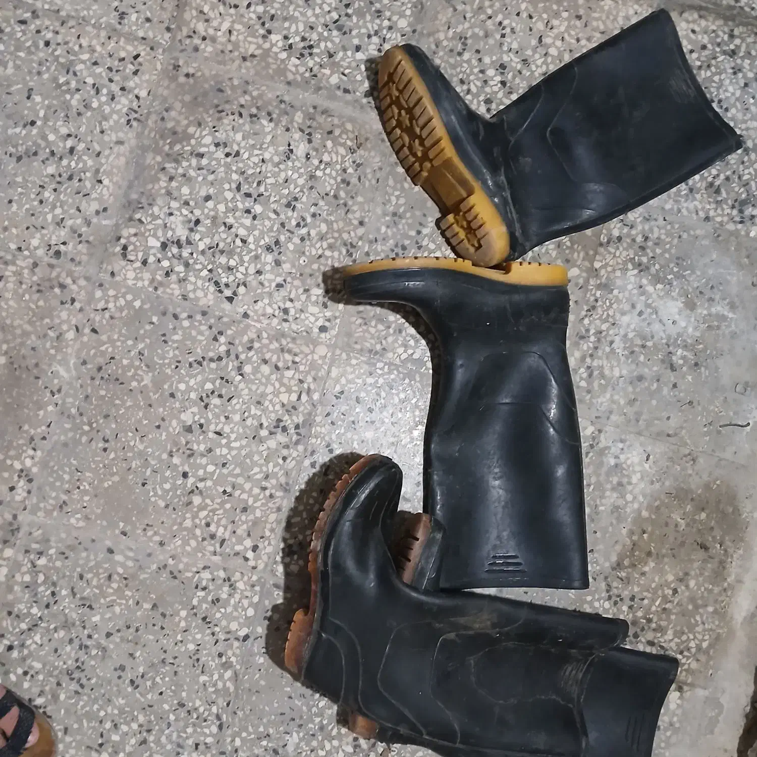 سه جفت چکمه سالم درحد نو|کیف، کفش، کمربند|خورموج, |دیوار