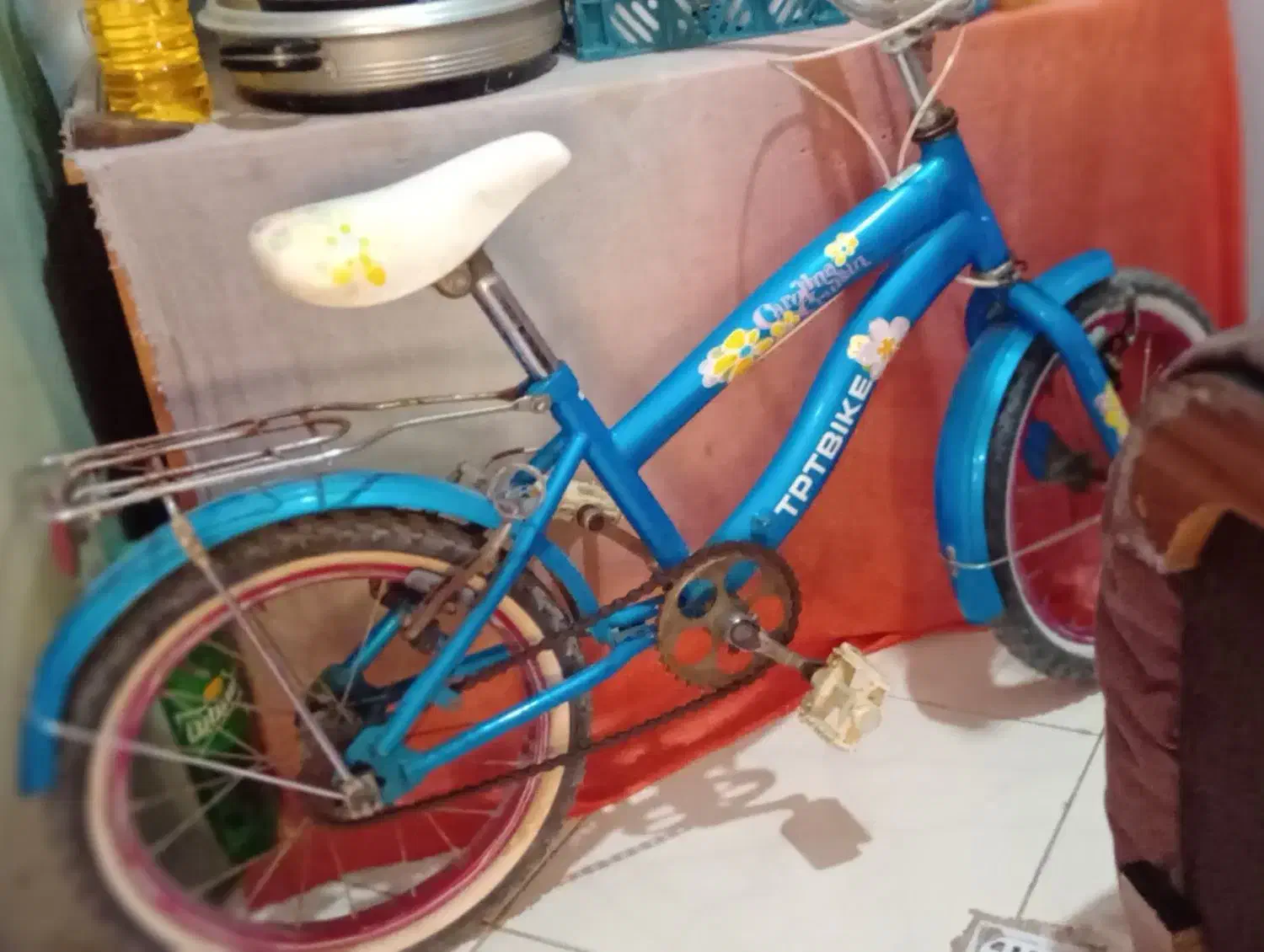 دوچرخه|دوچرخه، اسکیت، اسکوتر|پرند, فاز ۶|دیوار