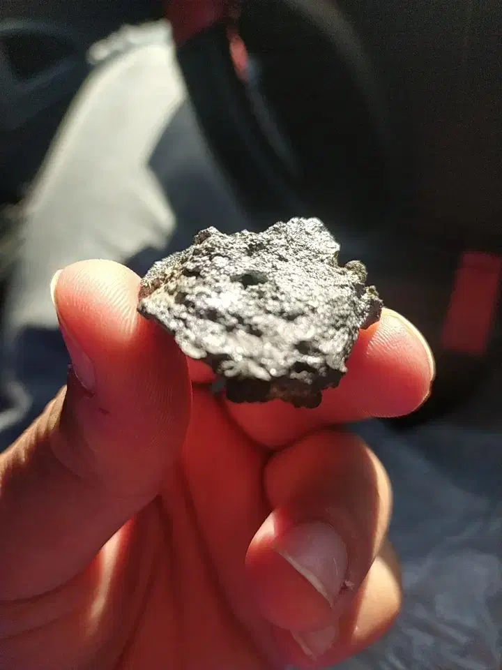 شهاب سنگ مریخی|جواهرات|ری, کارخانه سیمان|دیوار