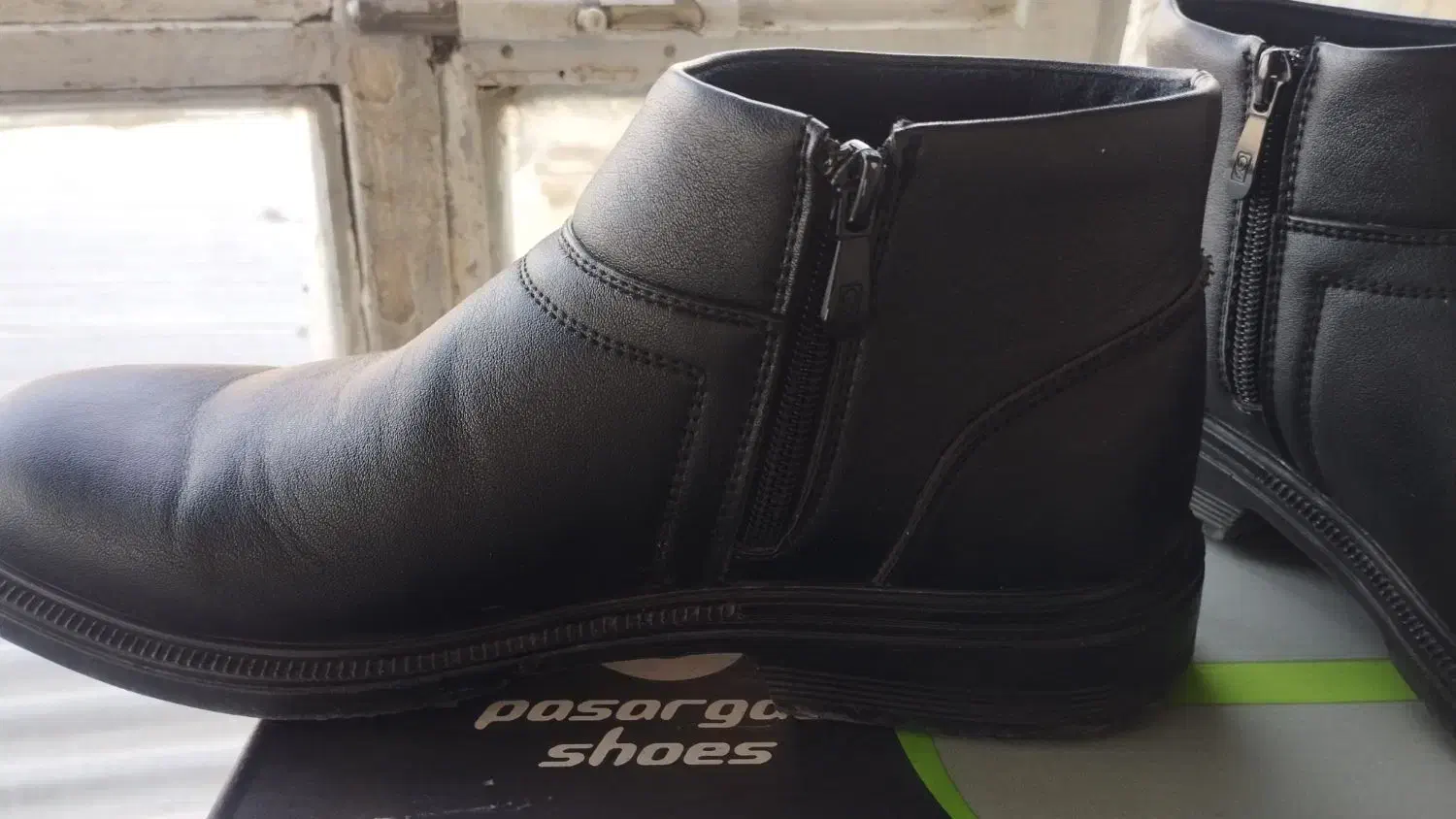 کفش نیم بوت چرم|کیف، کفش، کمربند|قروه, |دیوار