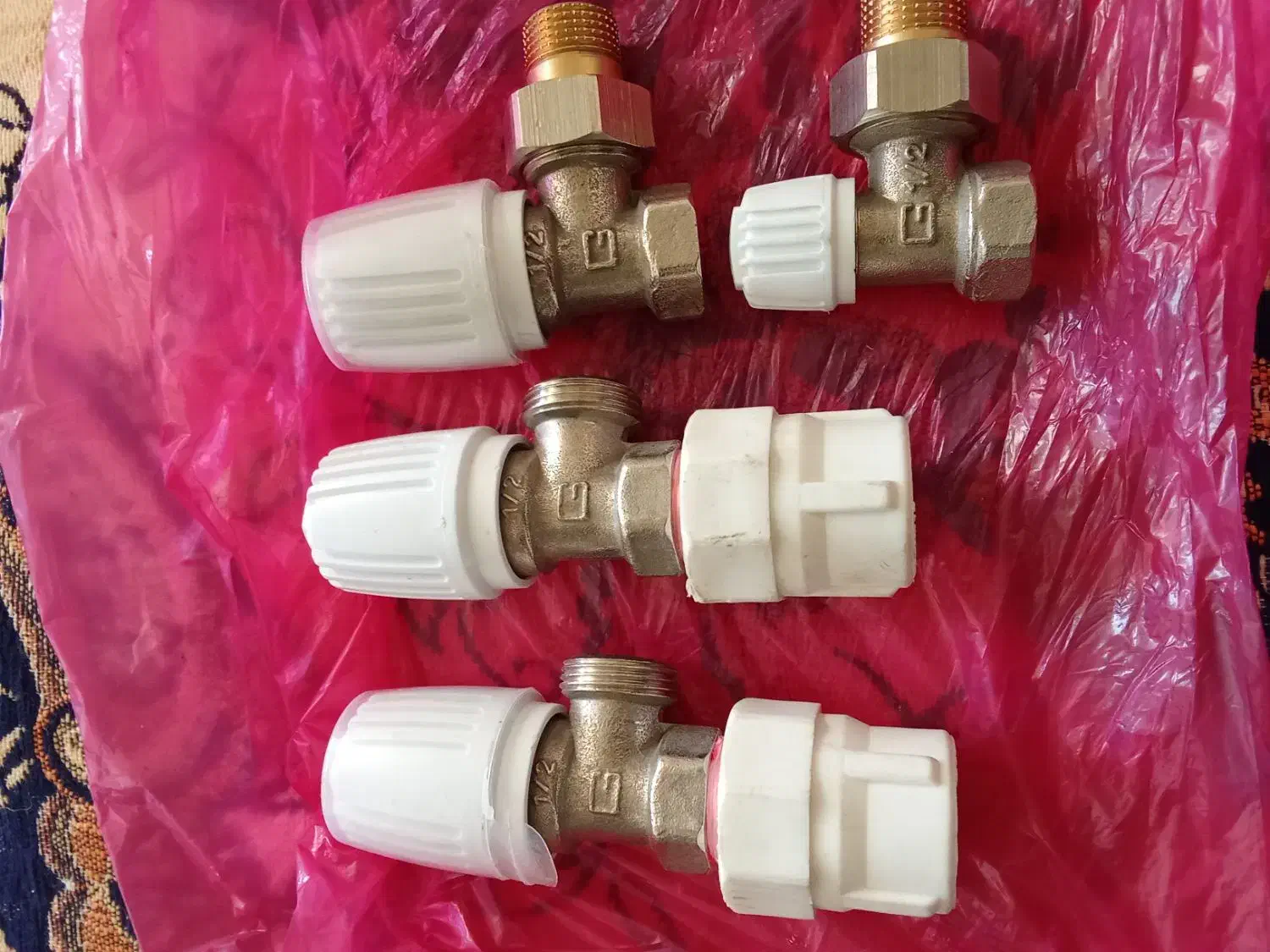 4عدد‌شیر‌پگیچ‌سالم‌|آبگرمکن، پکیج، شوفاژ|سلماس, |دیوار