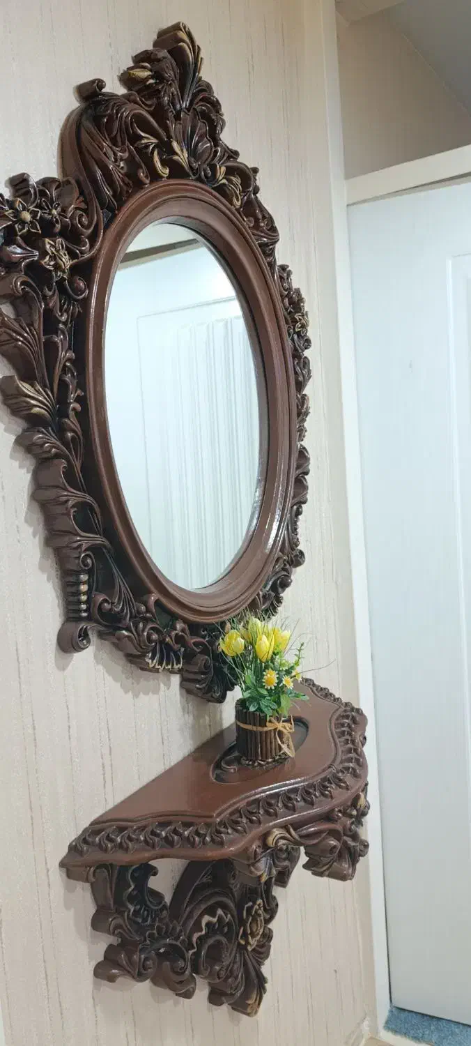 یک عدد آینه با میز آینه دیواری کاملا سالم|آینه|رشت, یخسازی|دیوار