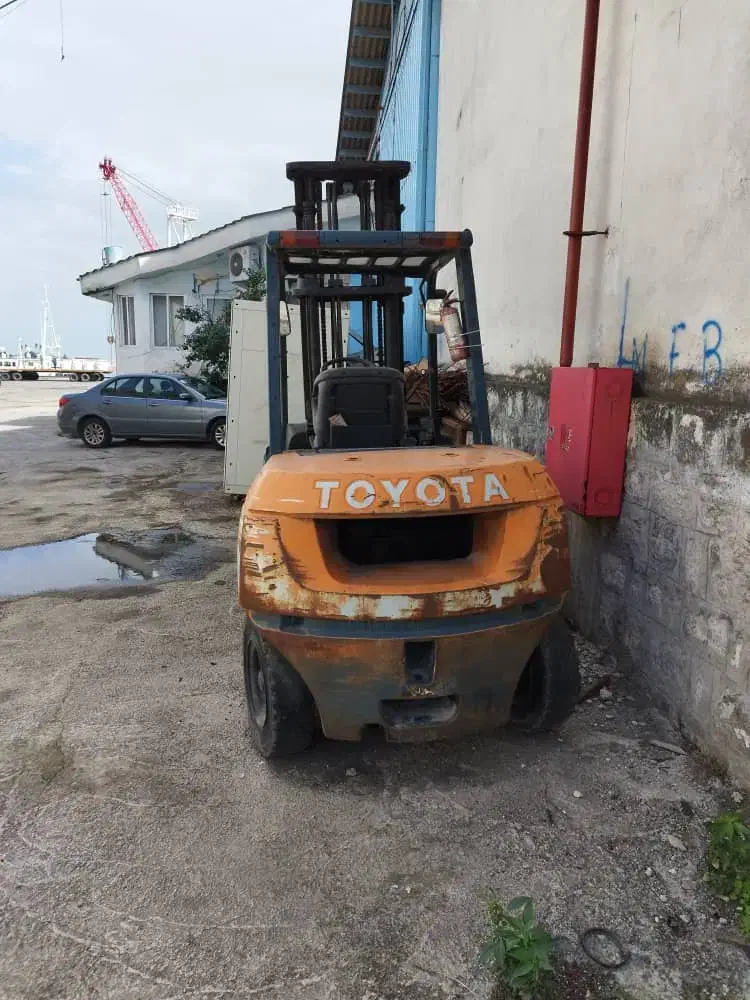 لیفتراک تویوتا ۴ تن دیزل|خودرو سنگین|گرمدره, |دیوار