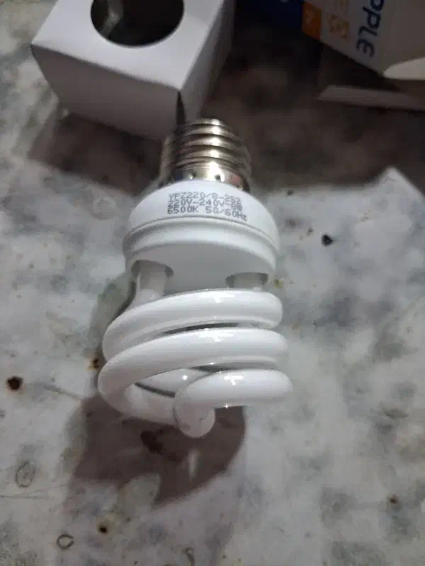 لامپ کم مصرف ۸وات|لامپ و چراغ|اهر, |دیوار