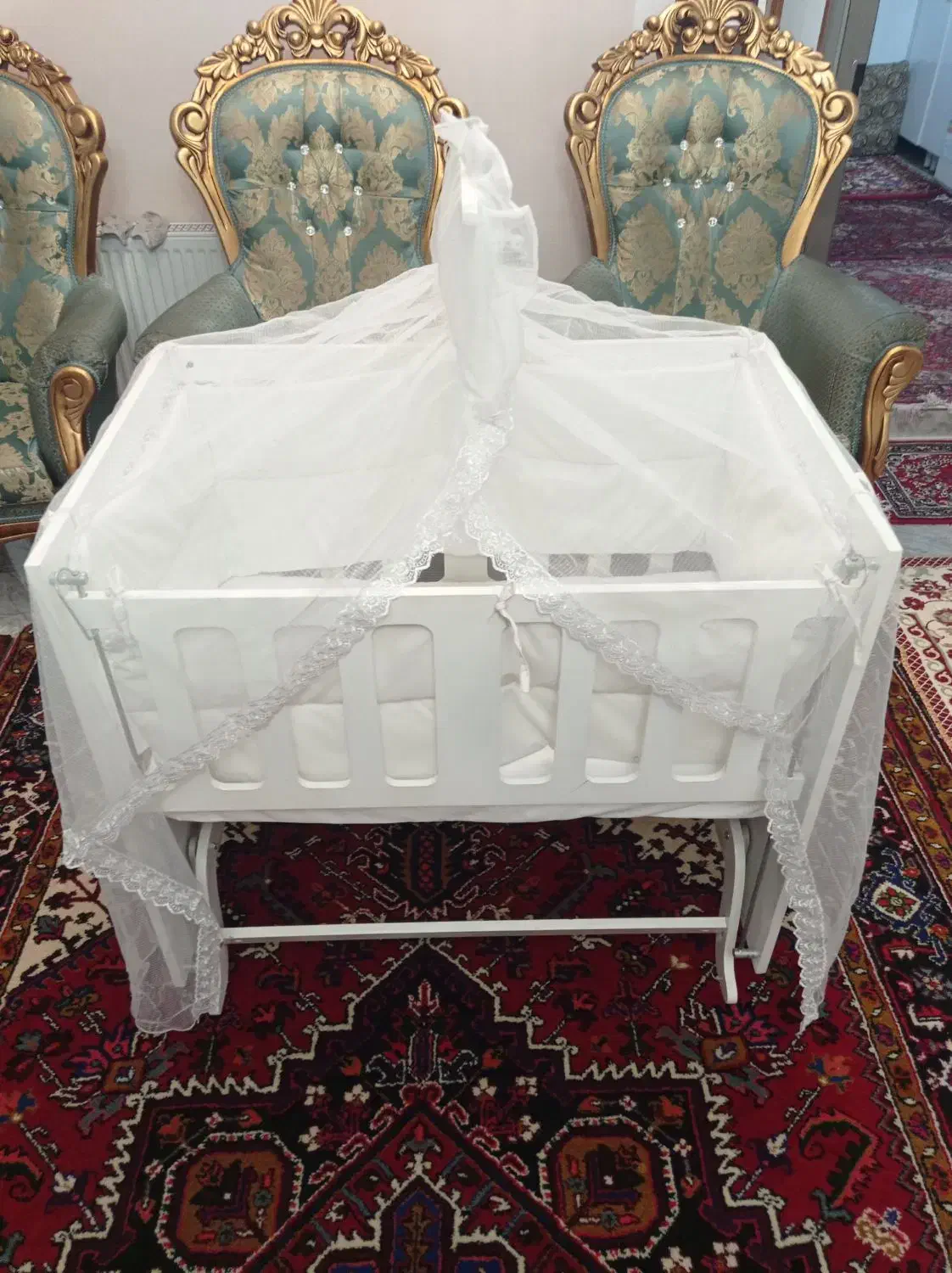 گهواره کنار مادر.|تخت و صندلی بچه|تبریز, |دیوار