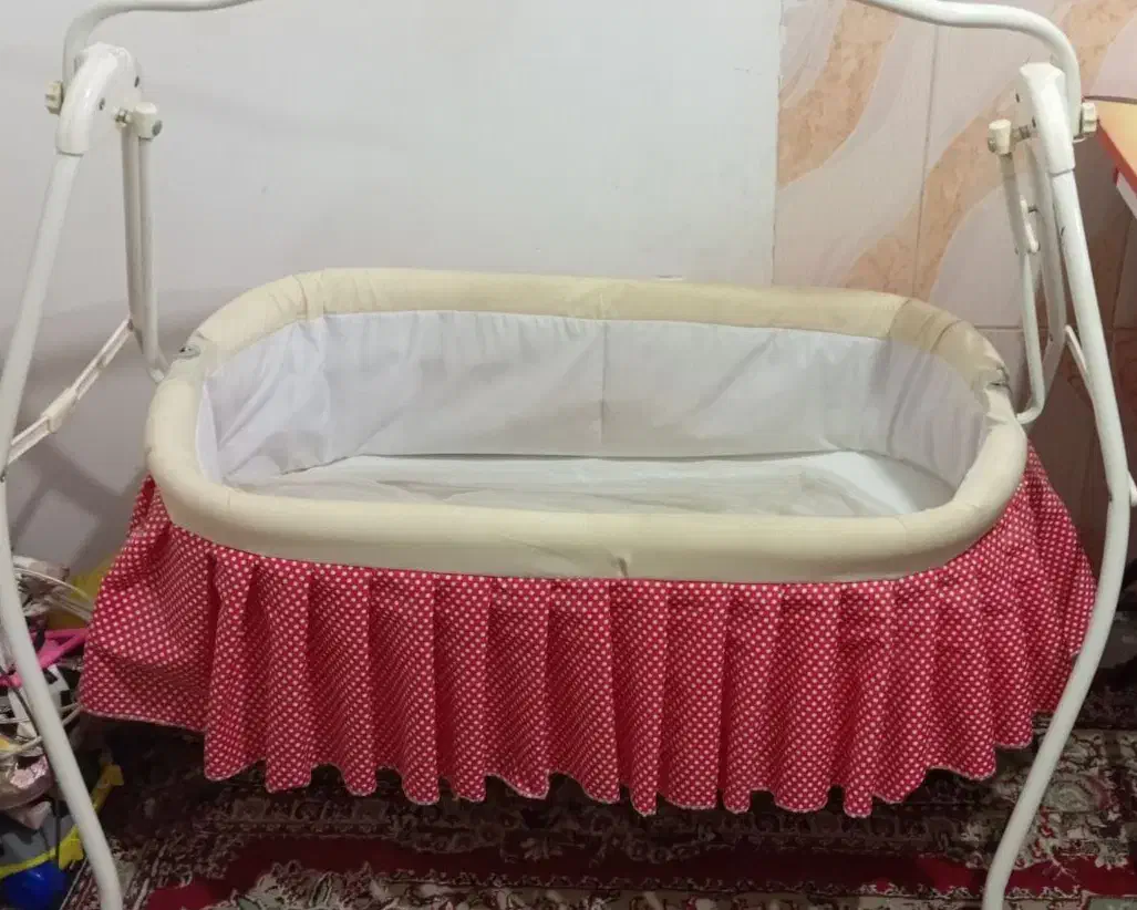 تخته نوزاد|تخت و صندلی بچه|خشکبیجار, |دیوار