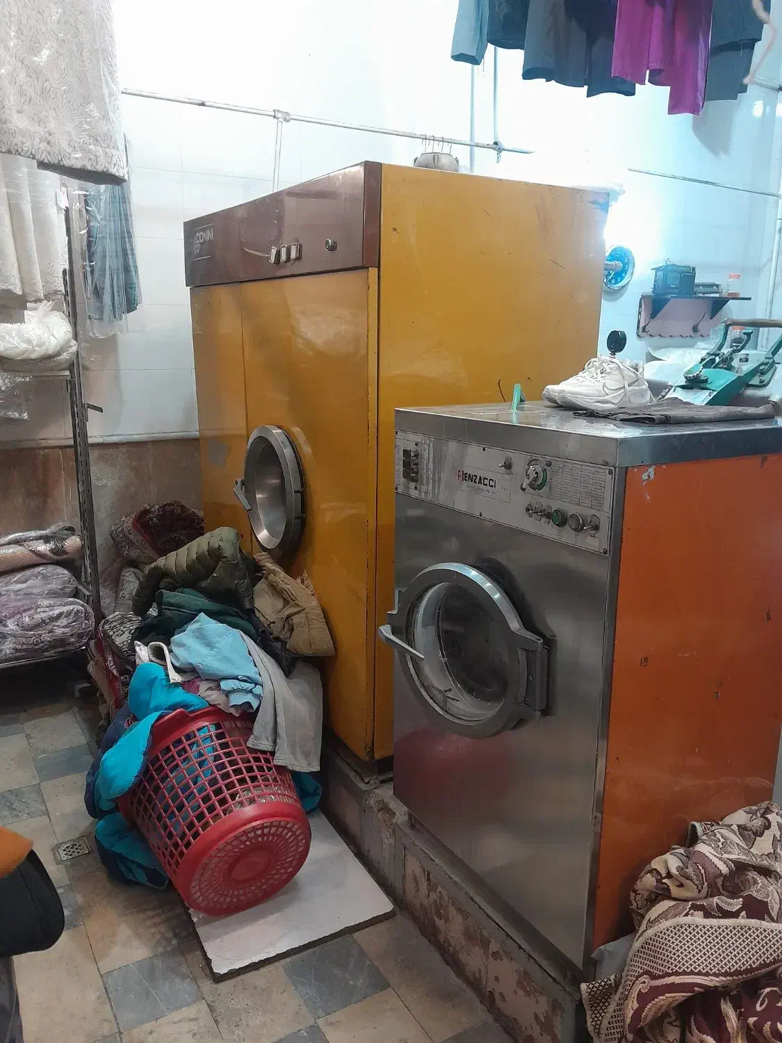 خشکشویی فرهادی انواع لباس ملحفه پرده و ...|خدمات نظافت|تبریز, |دیوار