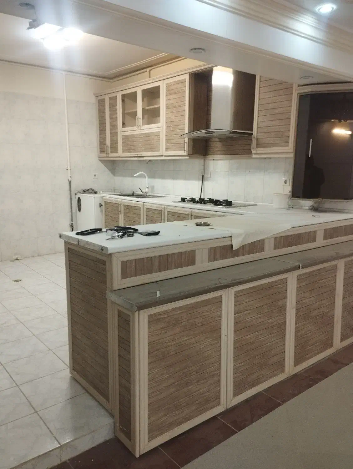 کابینت دست دوم با درب و پنجره|مصالح و تجهیزات ساختمان|قم, سالاریه|دیوار