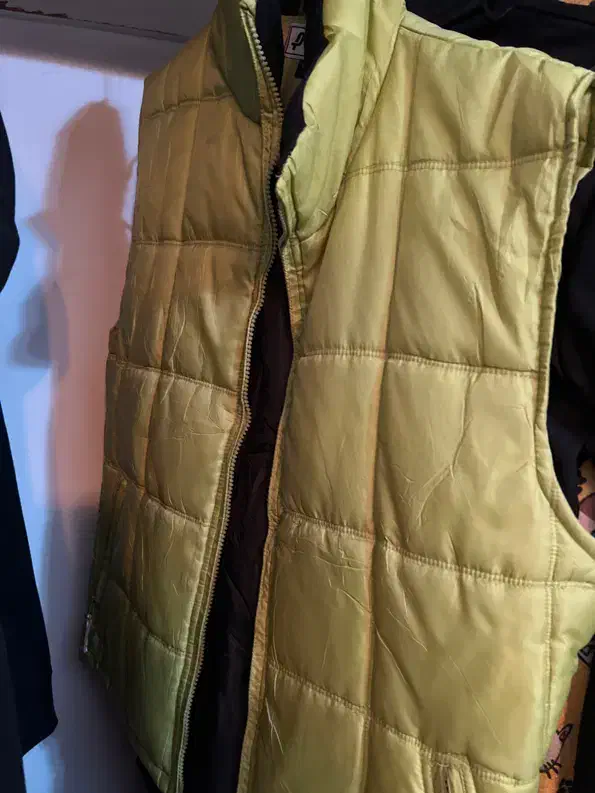 لباس نو|لباس|کرج, باغ سیب|دیوار