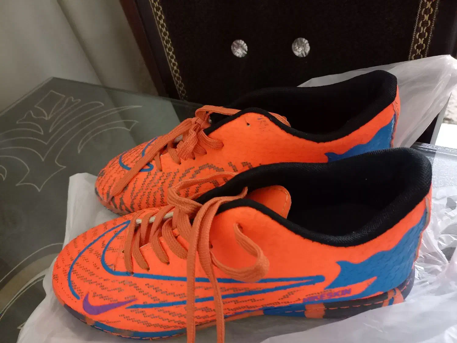 کتونی سالن|تجهیزات ورزشی|قم, نخودی|دیوار