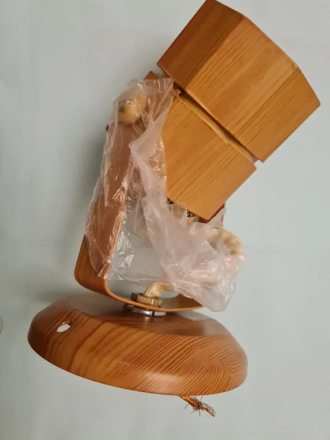 سرپیچ آویز لامپ جنس چوب طرح مدرن|لوستر و چراغ آویز|اصفهان, جلفا|دیوار