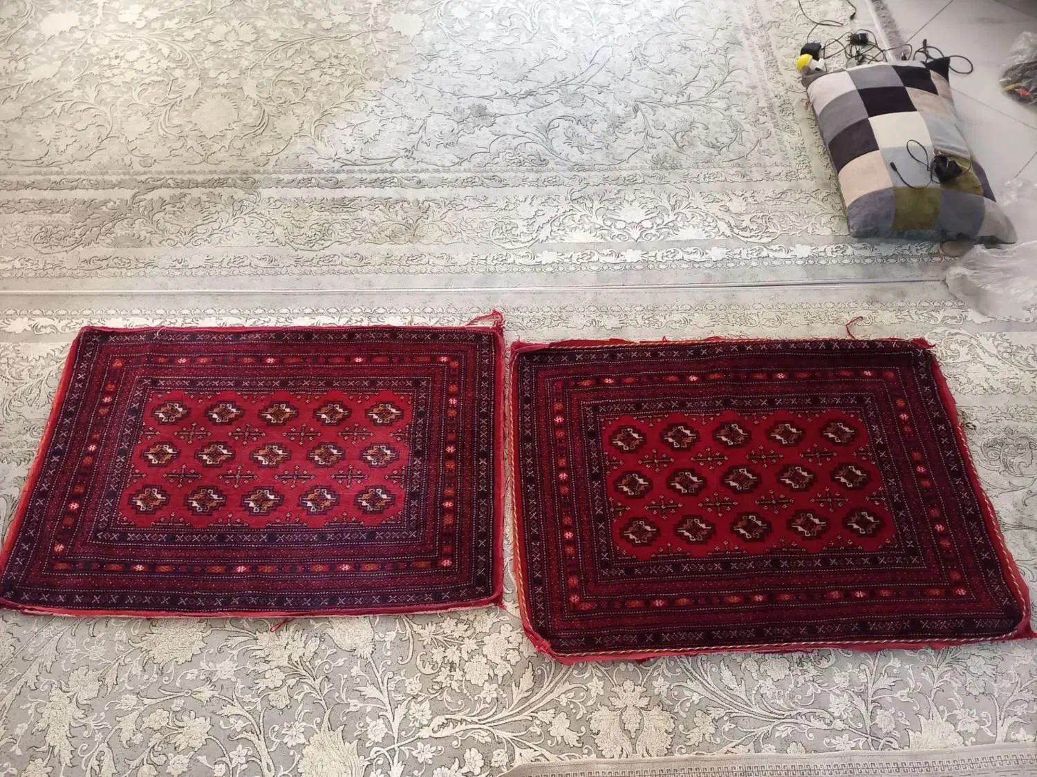 دو عدد پشتی بار نشده|فرش|مشهد, انقلاب|دیوار