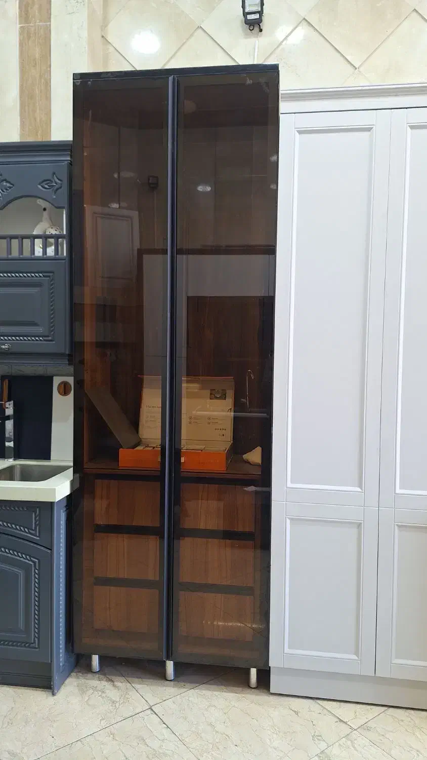 ویترین درب شیشه‌ای|جاکفشی، کمد، دراور|اندیشه, اندیشه فاز ۳|دیوار