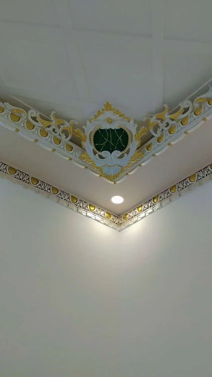 رنگ آمیزی(ساختمان، درب و پنجره، حفاظ و راه پـله)|خدمات پیشه و مهارت|زابل, |دیوار