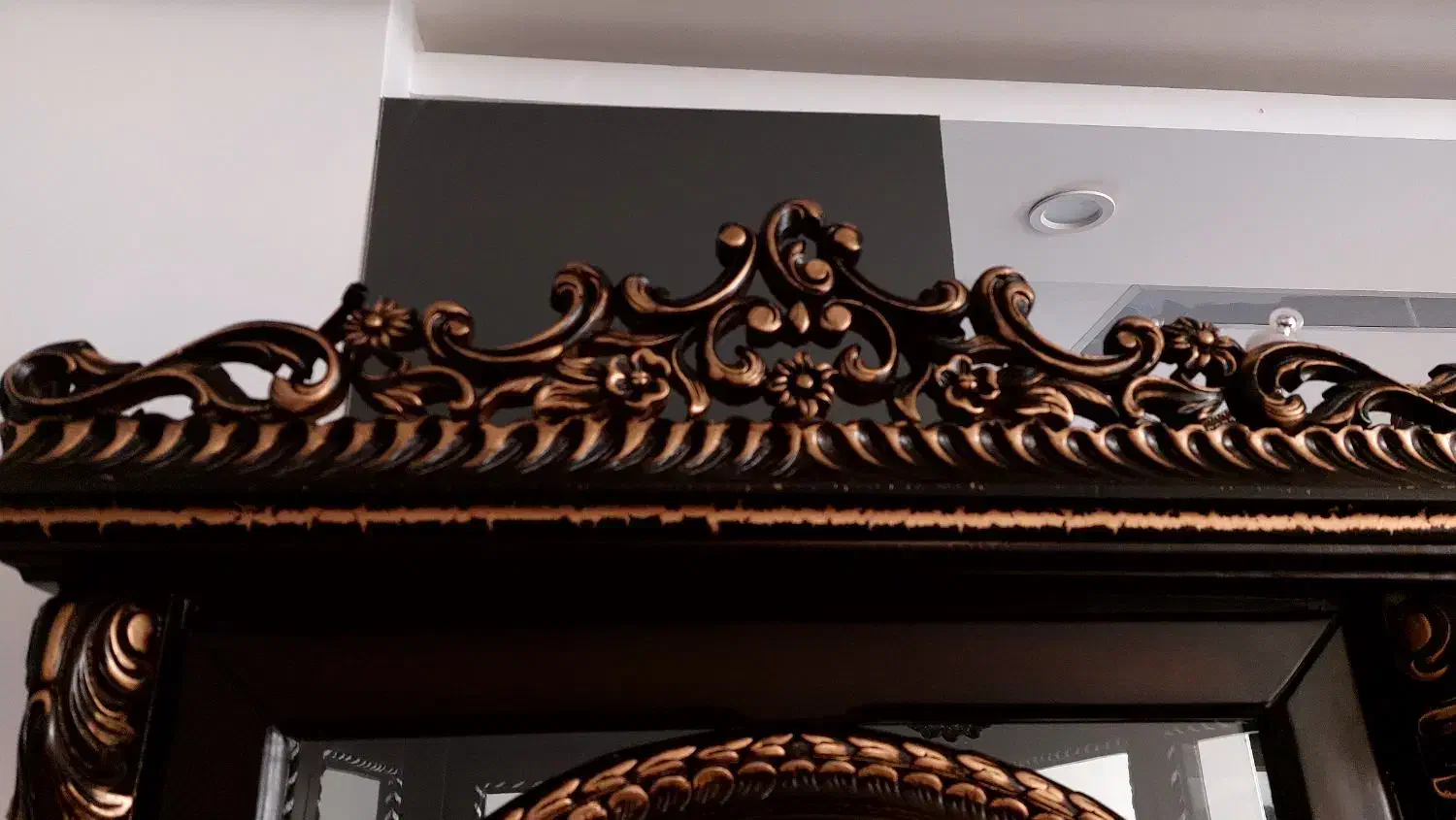 بوفه چوبی ۴ طبقه و داخل بوفه لامپ روشن میشه|بوفه، ویترین، کنسول|اراک, |دیوار