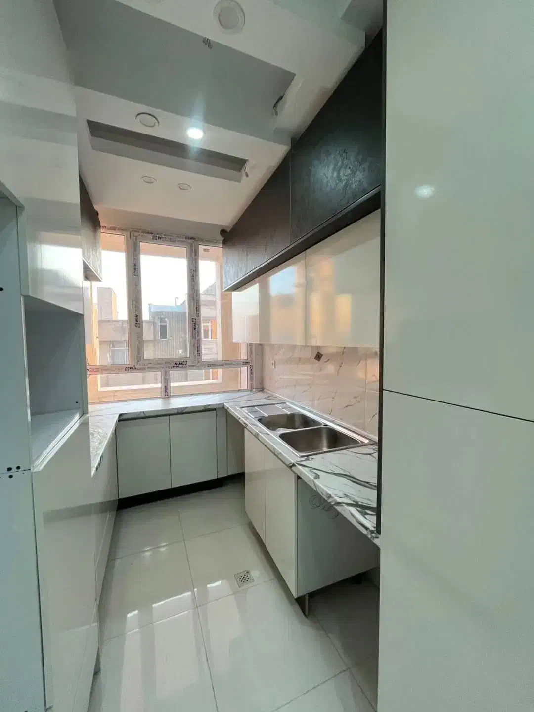 ۸۵متر۲خواب/نورگیر بی‌نظیر/تهاتر و معاوضه/کهریزک|فروش آپارتمان|کهریزک, |دیوار