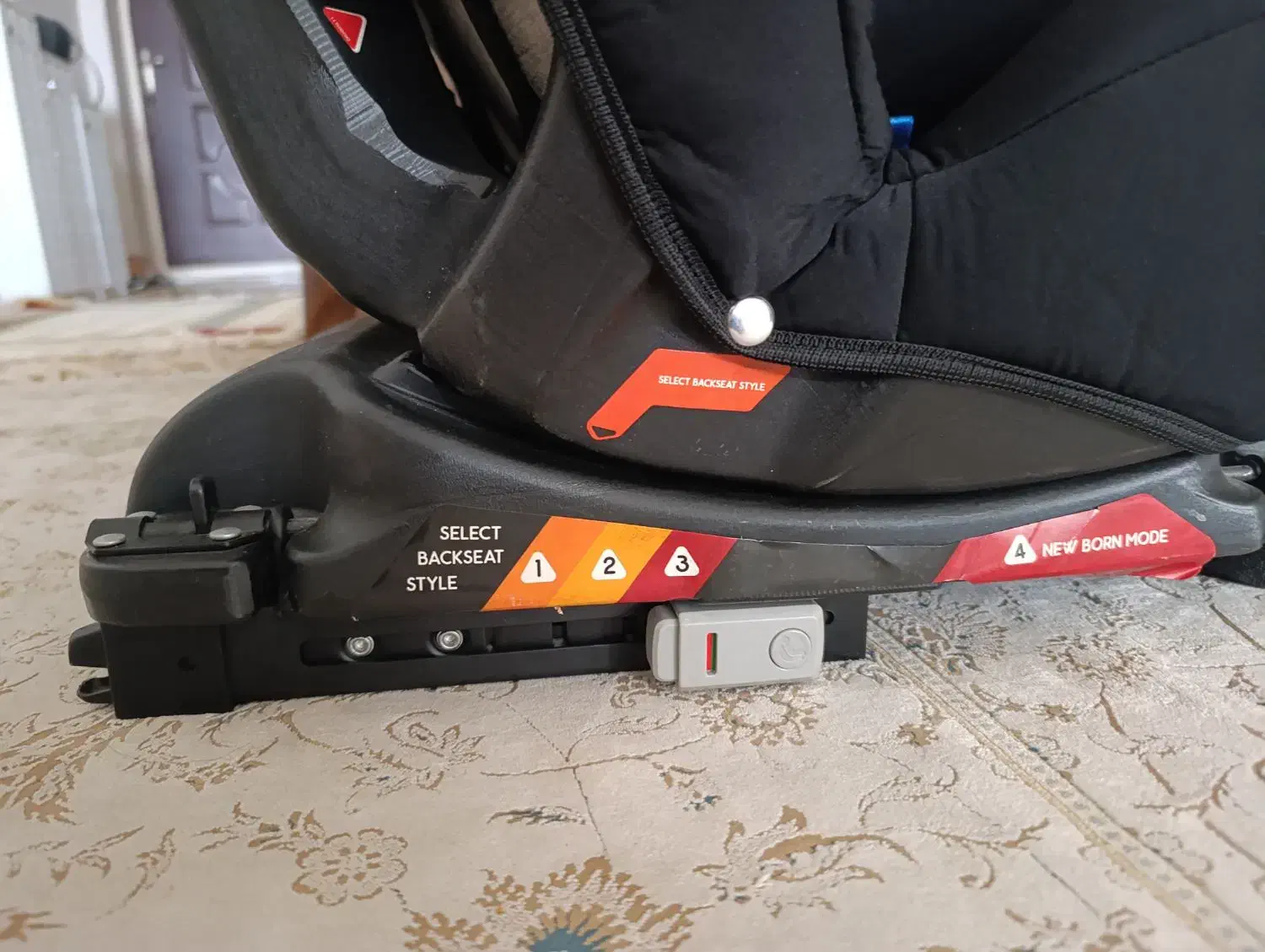 استان گلستان شهر ازادشهر ..صندلی نو کار نکرد|تخت و صندلی بچه|آزادشهر, |دیوار