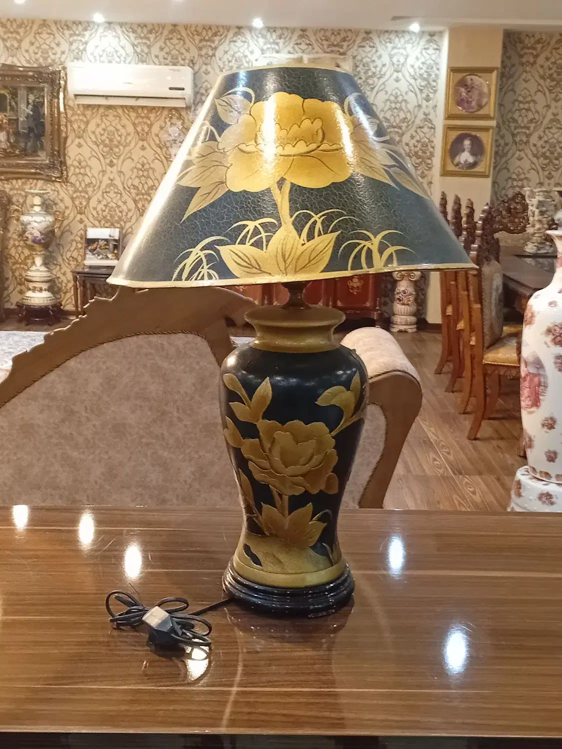 آواژور|چراغ خواب و آباژور|اصفهان, دوطفلان|دیوار