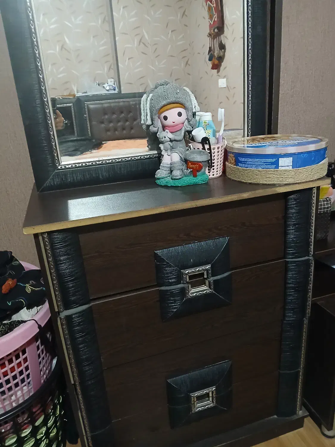 سرویس خواب|تخت و سرویس خواب|صدرا-فارس, فاز ۲|دیوار