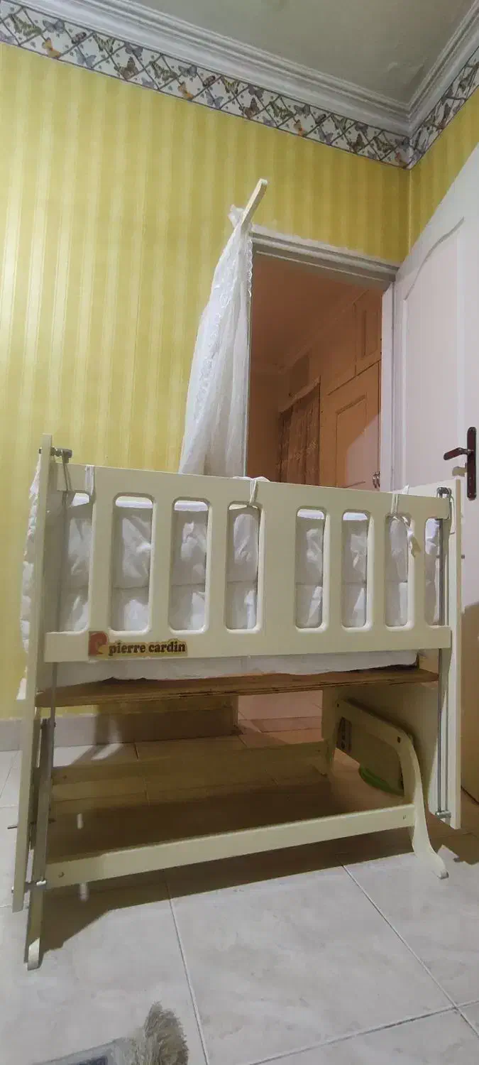 گهواره پیر کاردین|تخت و صندلی بچه|تهران, اختیاریه|دیوار