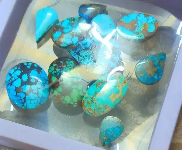 فیروزه نیشابور درجه یک و اوپال استرالیا مهره کهنه|جواهرات|شیراز, شاهچراغ|دیوار