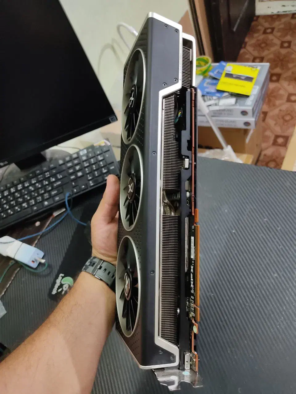 Rx 6800 Quick  با جعبه و پیچ پلمپ|قطعات و لوازم جانبی رایانه|تهران, فلسطین (میدان انقلاب)|دیوار