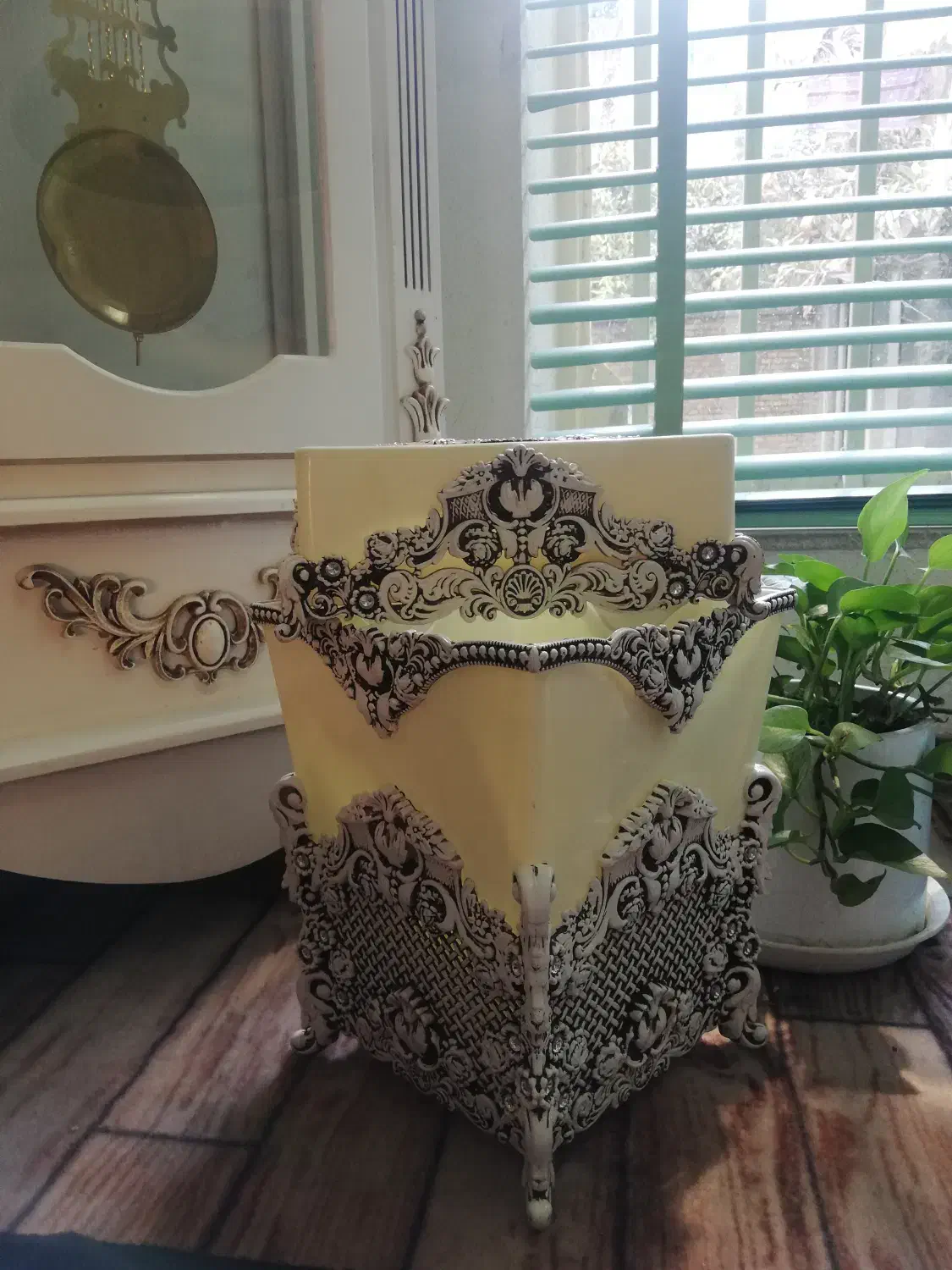 جا دستمال کاغذی و سطل|صنایع دستی و سایر لوازم تزئینی|شیراز, لاله|دیوار