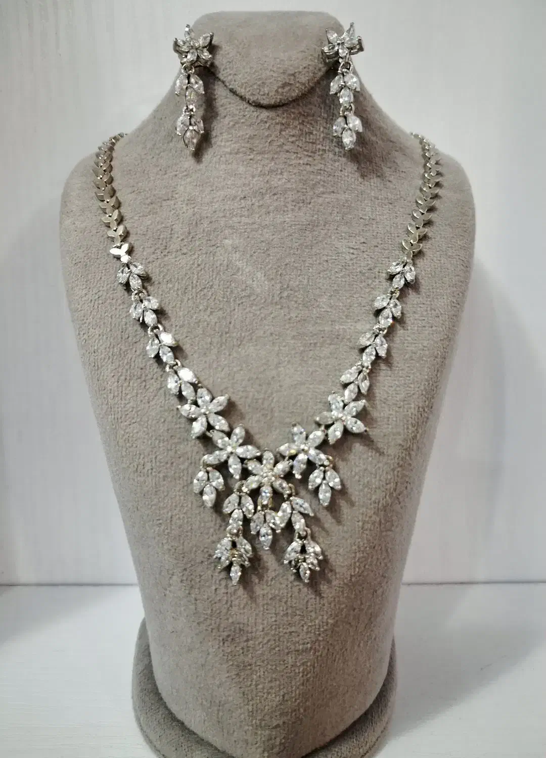 سرویس نقره زنانه|جواهرات|فردیس, نسترن غربی|دیوار