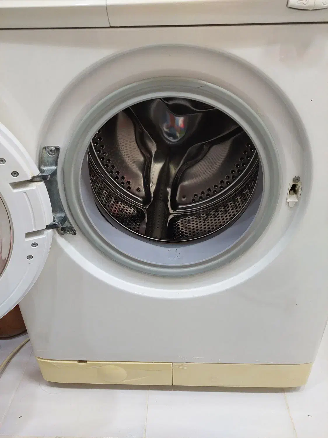 ماشین لباسشویی candy|ماشین لباسشویی و خشک‌کن لباس|بروجرد, |دیوار