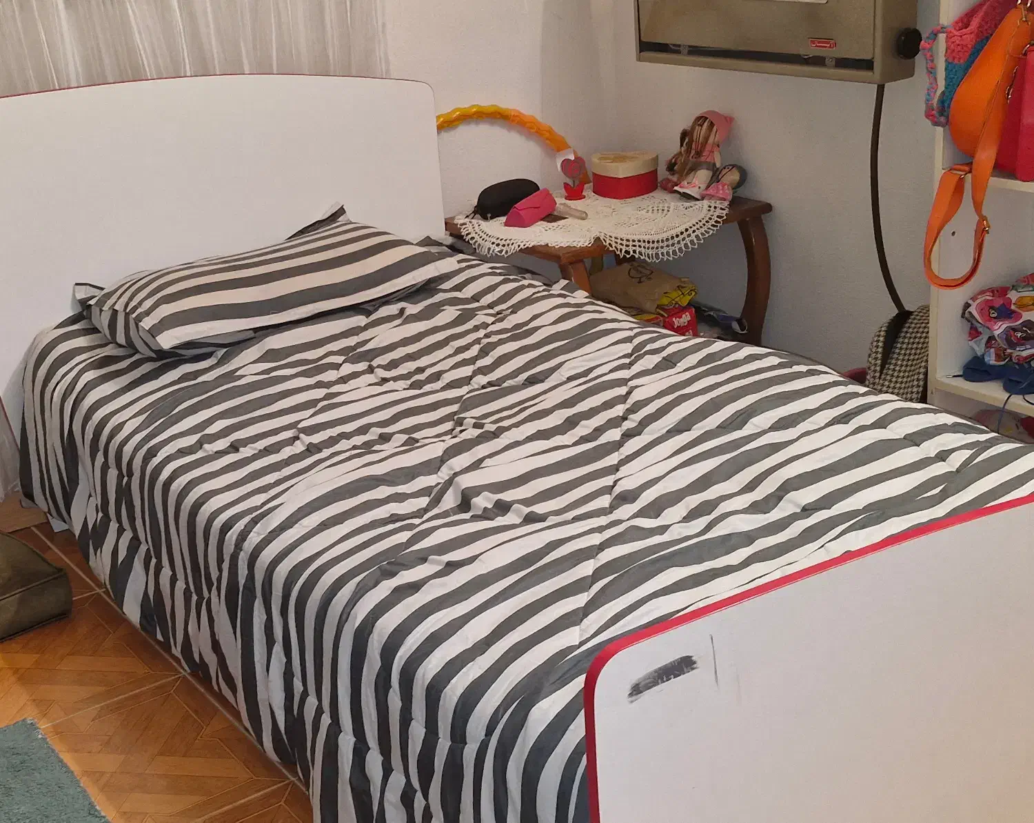 دو عدد تخت و یک دراور ست با قیمت توافقی|تخت و سرویس خواب|طرقبه, |دیوار