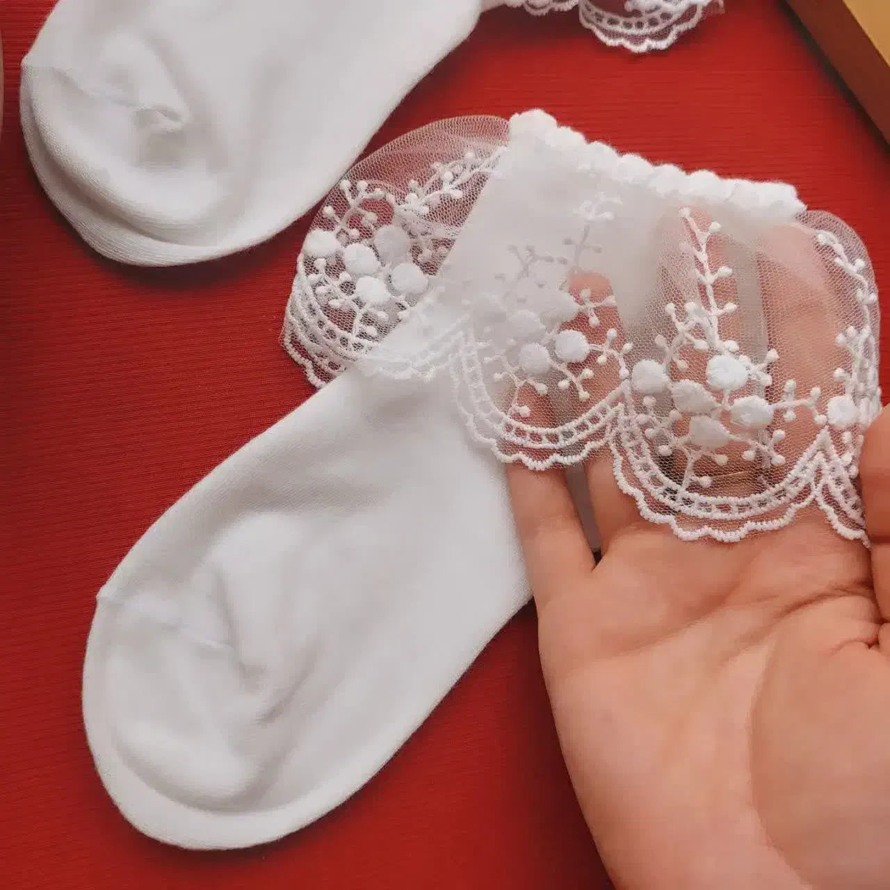 جوراب لب توری مشکی و سفید|لباس|پرند, فاز ۲|دیوار