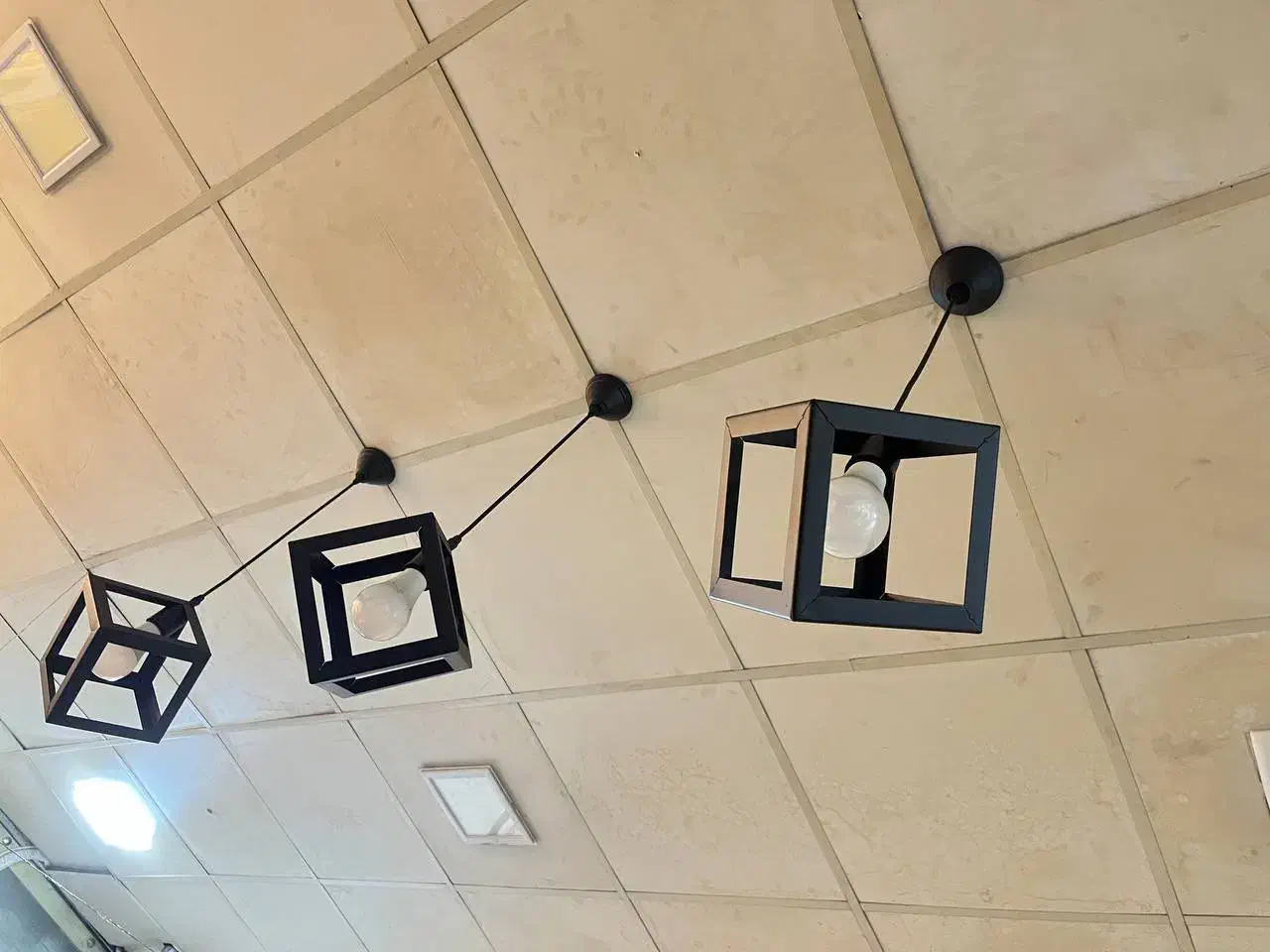 لوستر|لوستر و چراغ آویز|رشت, نیکمرام|دیوار