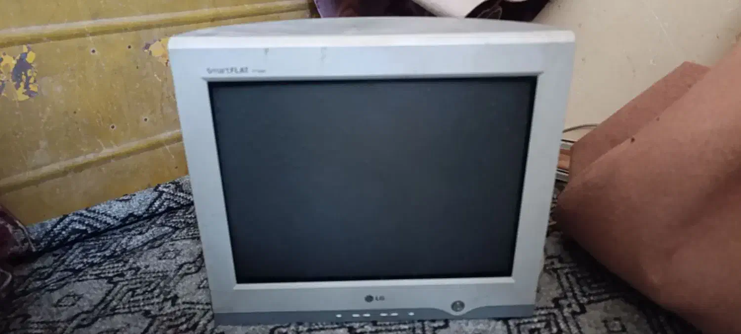 کامپیوتر|رایانه رومیزی|خاش, |دیوار