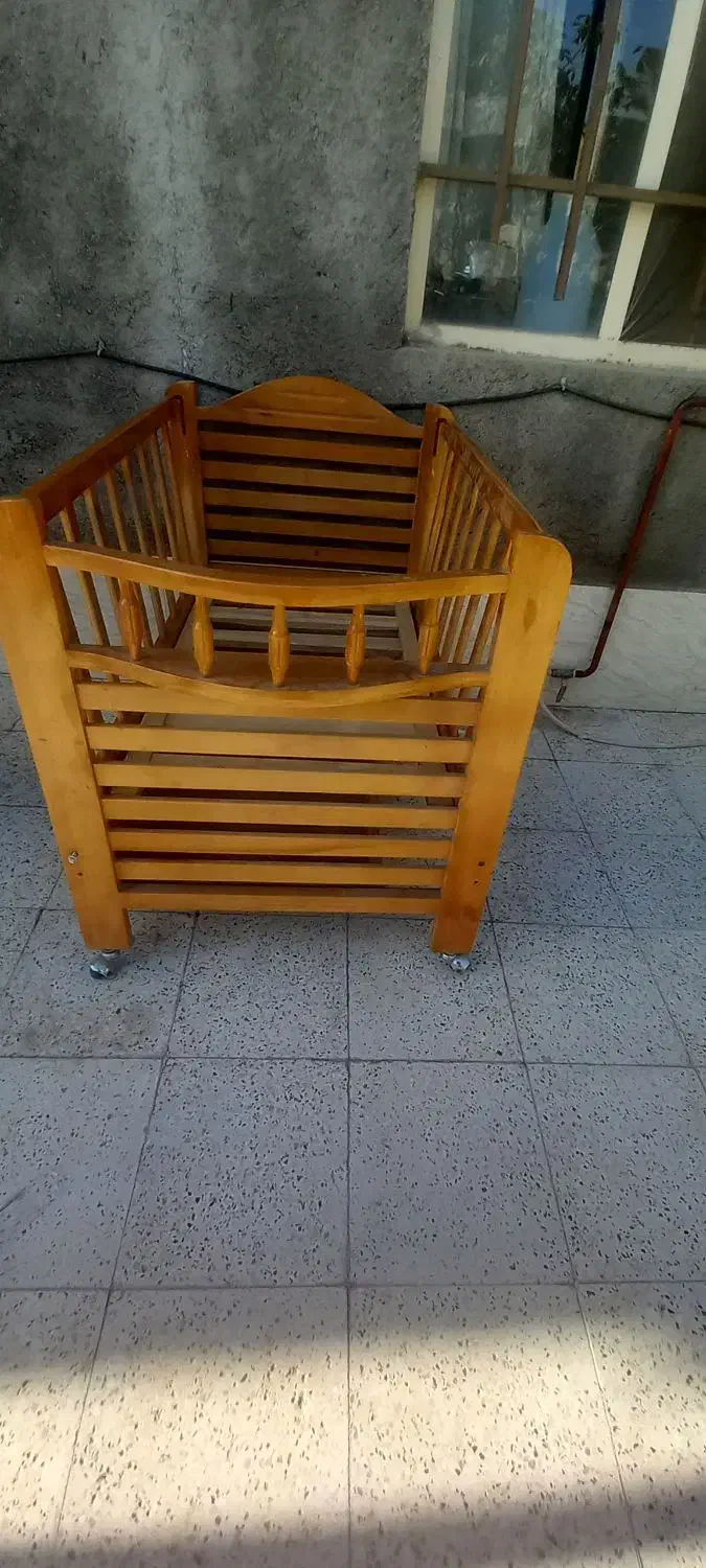 گهواره چوبی|تخت و صندلی بچه|مشهد, توس (بلوار توس)|دیوار