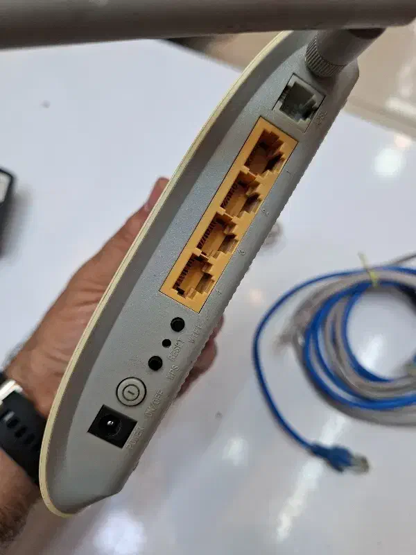 TP-LINK|مودم و تجهیزات شبکه|شیراز, شاهچراغ|دیوار