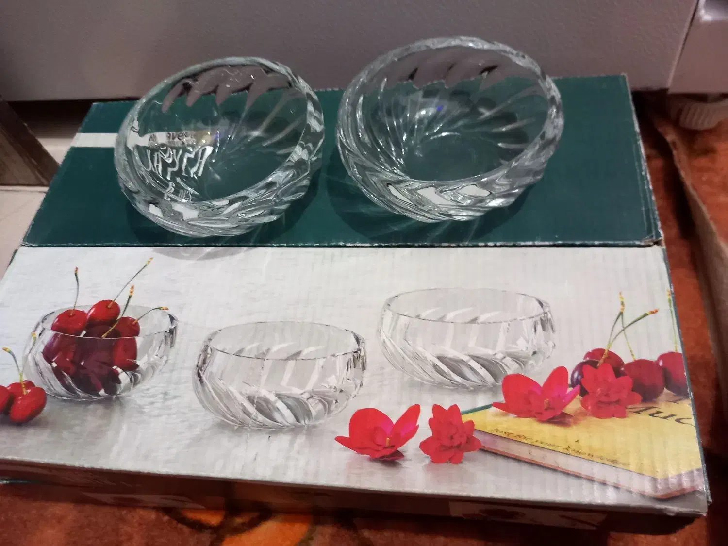 ظروف شیشه ای|ظروف سرو و پذیرایی|رباط‌کریم, رباط‌کریم|دیوار