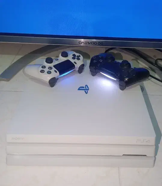 PS4 Pro White پیاس۴پرو سفید|کنسول، بازی ویدئویی و آنلاین|کرج, فاز ۱ مهرشهر|دیوار