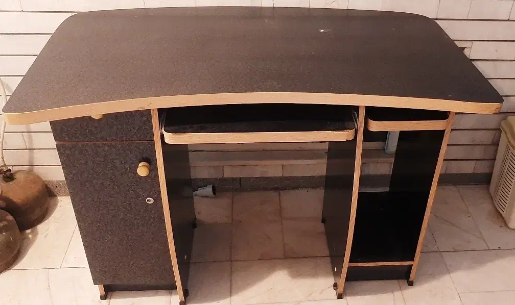 میز تحریر|میز تحریر و کامپیوتر|اصفهان, دانشگاه اصفهان|دیوار