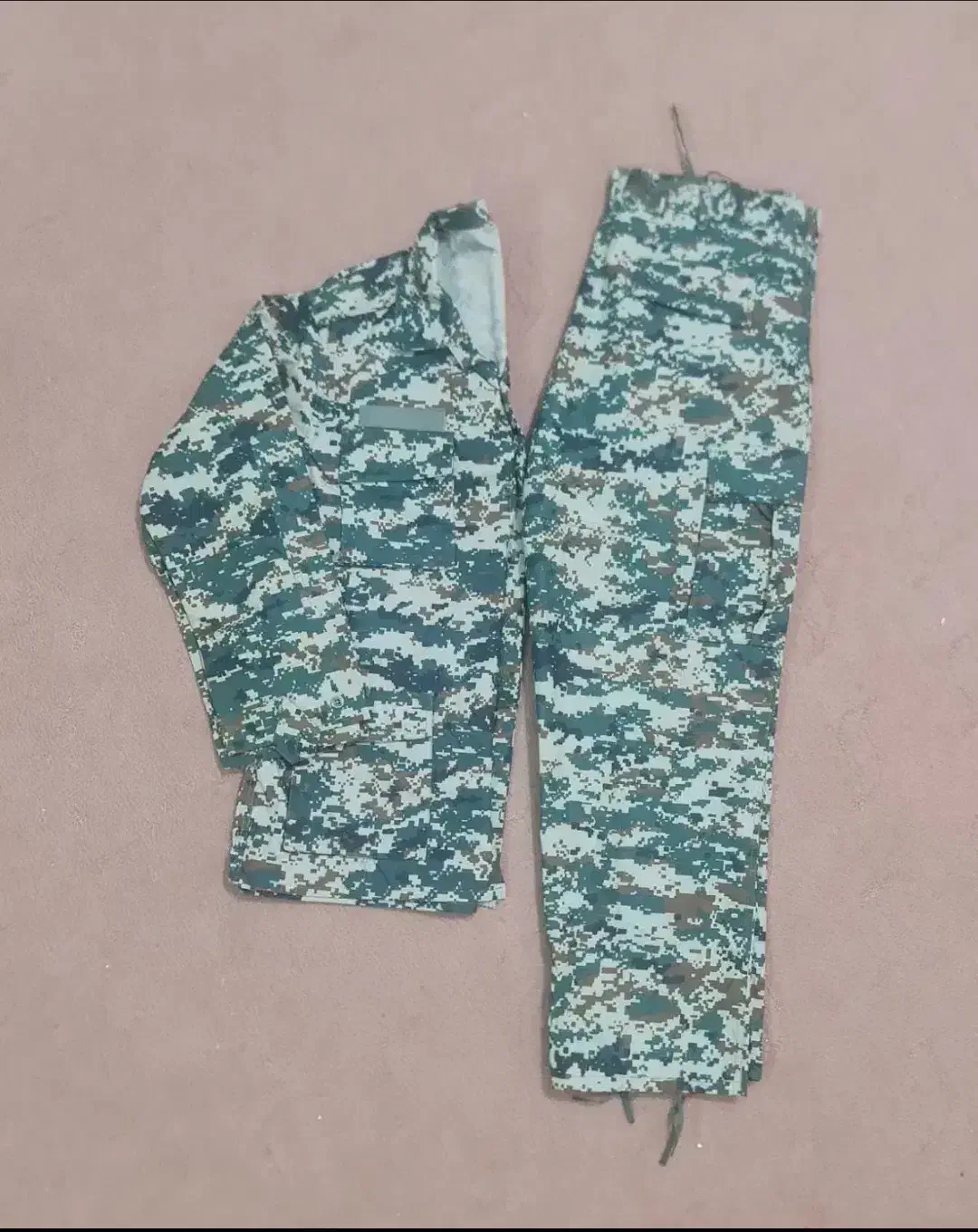 لباس نظامی کامپیوتری بسیج|لباس|قم, چهار امامزاده|دیوار