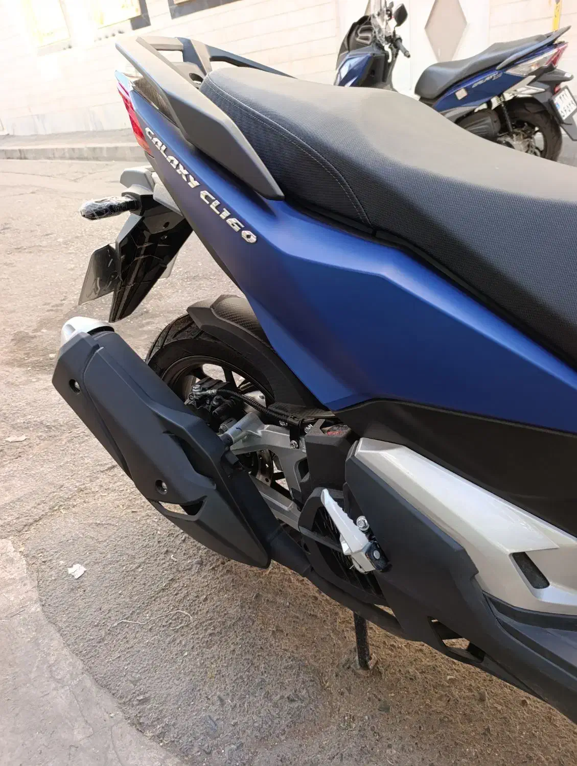 طرح کیلیک ۱۶۰ نیروموتور صفر|موتورسیکلت|ری, شهادت|دیوار