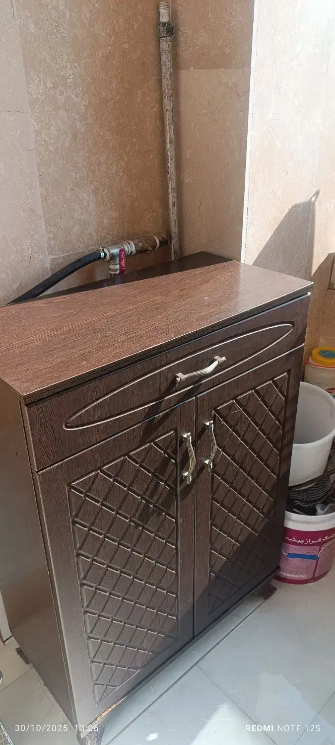 جاکفشی جادار وبزرگ|جاکفشی، کمد، دراور|تهران, خاک سفید|دیوار