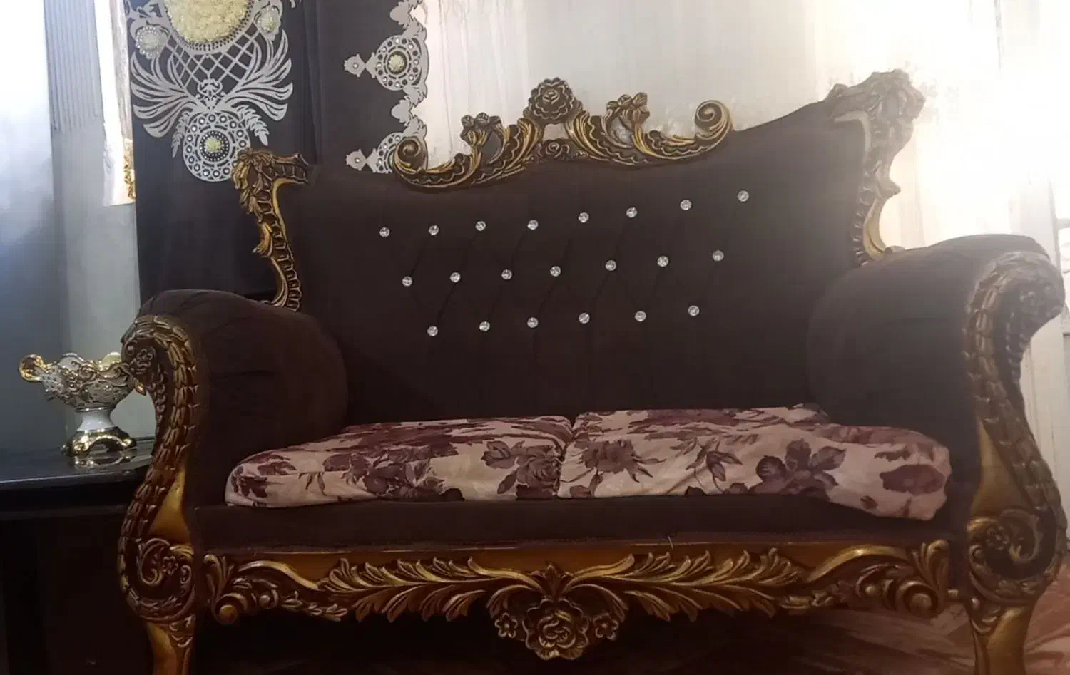 یک دست مبل ۷ نفره درحد نو میز عسلی هم دارد|مبلمان خانگی و میز عسلی|تاکستان, |دیوار