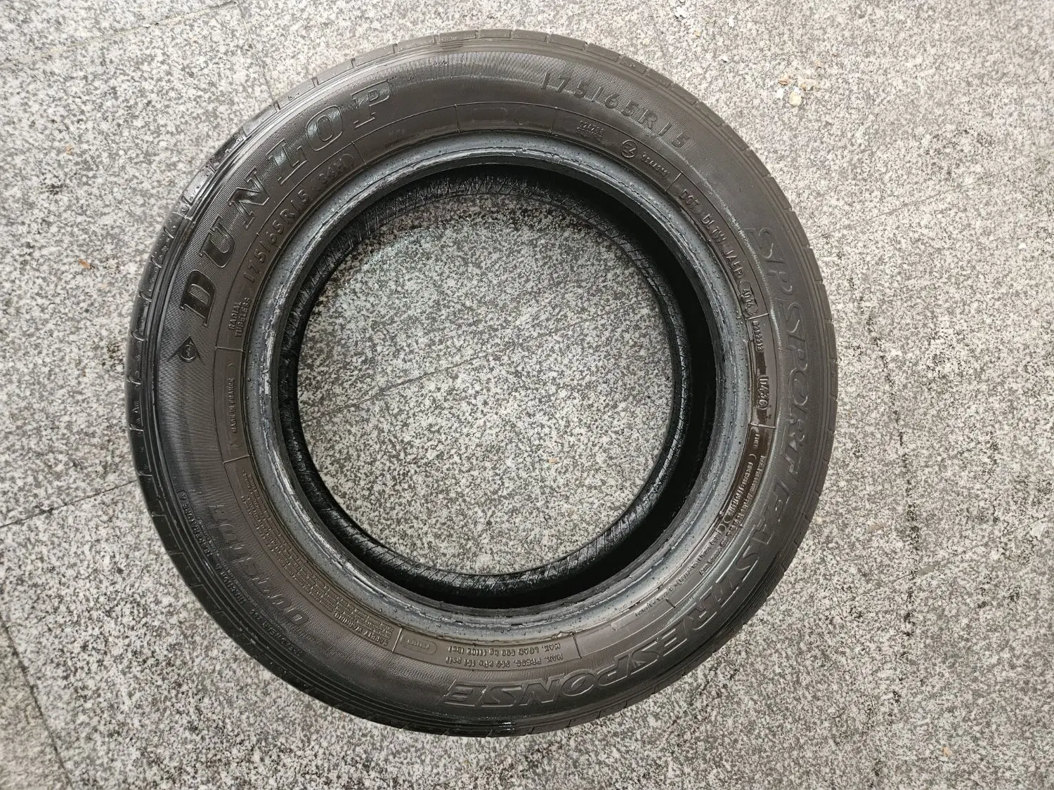 شیشه عقب و لاستیک دانلوپ تویوتا یاریس 175/65R15|قطعات یدکی و لوازم جانبی|تهران, گیشا|دیوار
