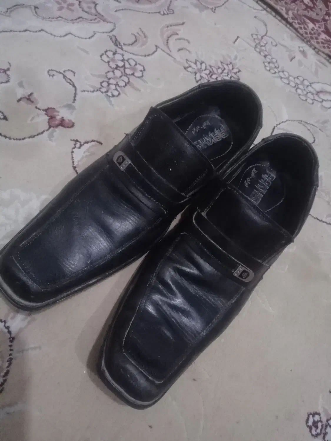 یک جفت کفش چرمی|کیف، کفش، کمربند|دزفول, |دیوار