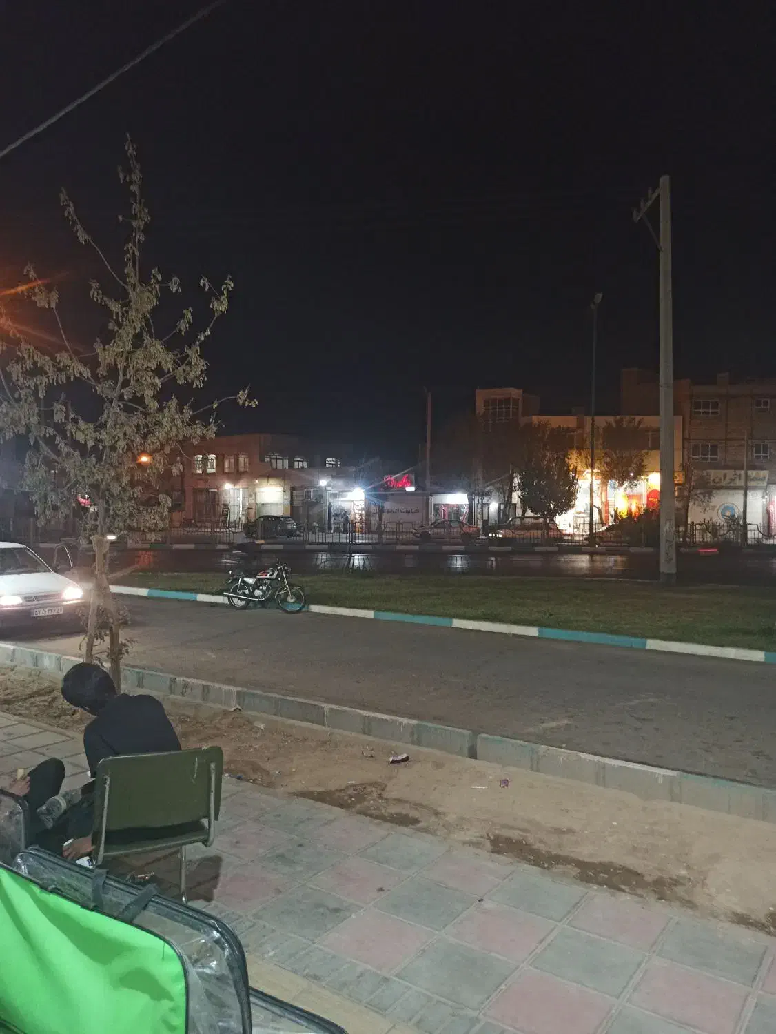 فروش‌مغازه‌سه‌طبقه‌بلواردهه‌فجر|فروش مغازه و غرفه|یزد, |دیوار