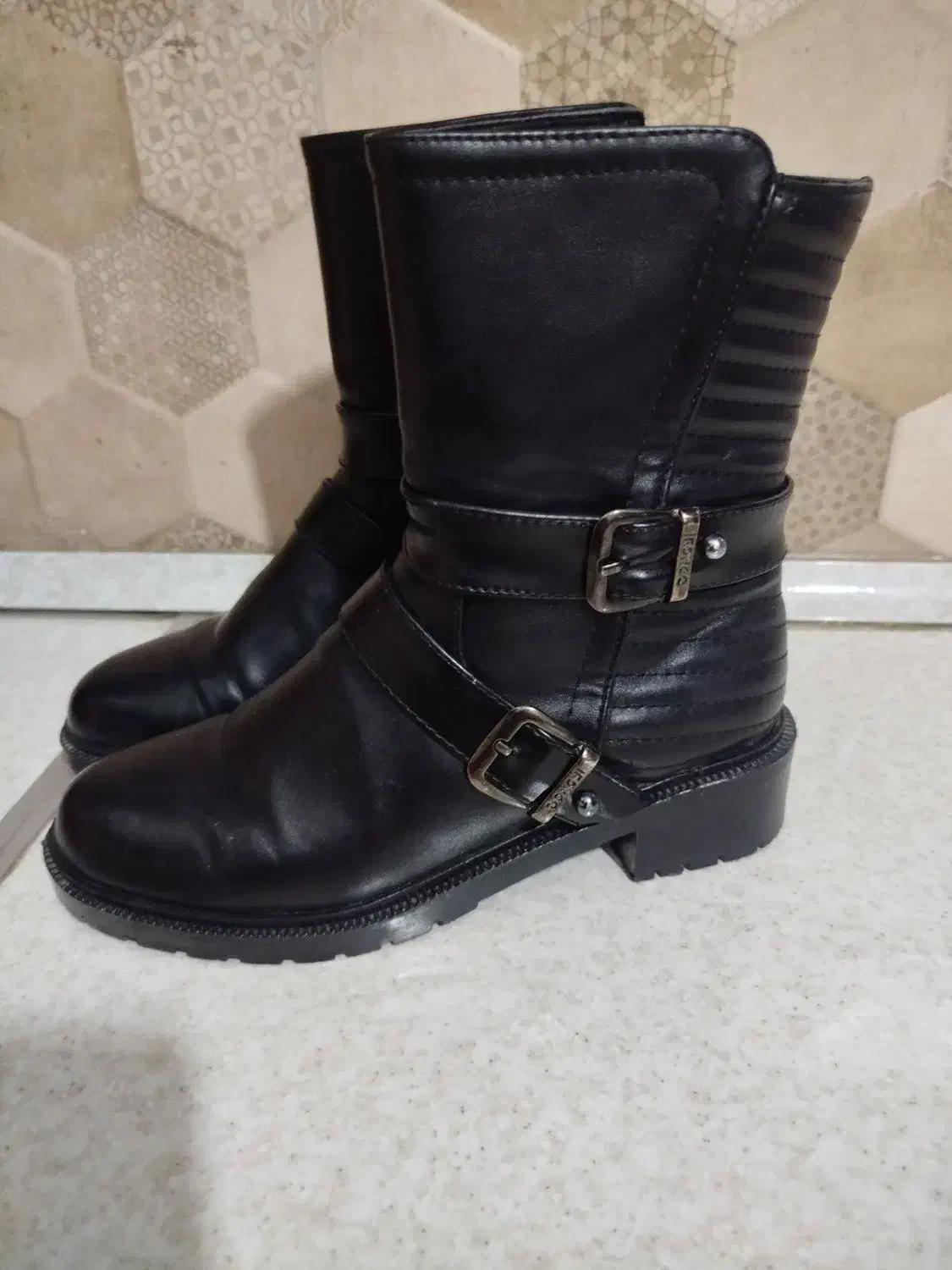 کفش|کیف، کفش، کمربند|نسیم‌شهر, |دیوار