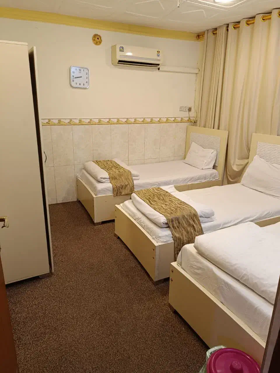 کربلا|تور و چارتر|مشهد, کوشش|دیوار