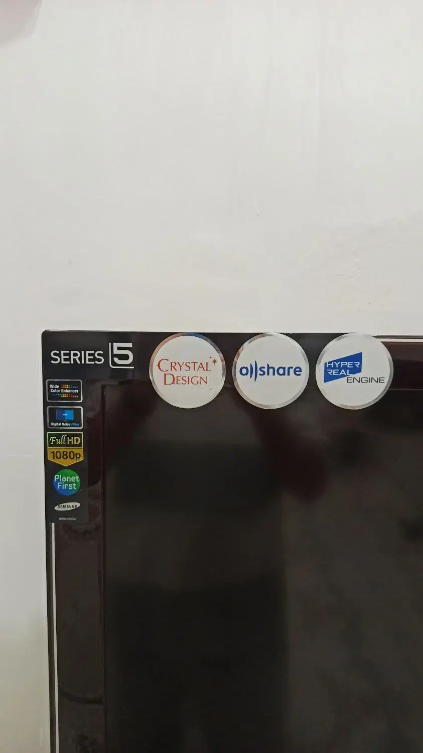 تلویزیون ۴۲ اینچ سامسونگ همراه میز|تلویزیون و پروژکتور|اصفهان, باغ فدک|دیوار